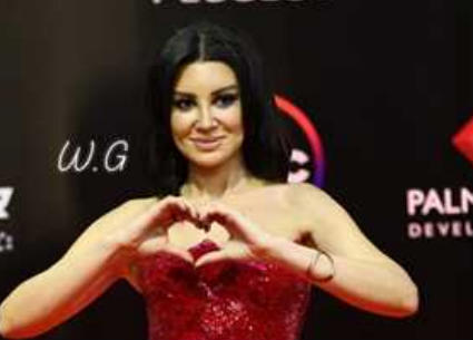 فستان أروى جودة أبرز قوامها بشكل جيد