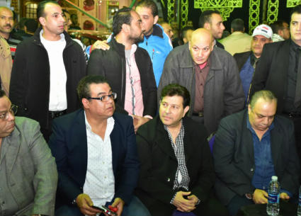 هاني شاكر ووفد من نقابة الموسيقيين في عزاء شعبان عبد الرحيم