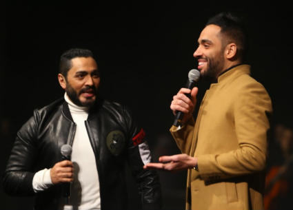 تامر حسني ورامي جمال يغنيان "دايب" في حفل "المنارة"