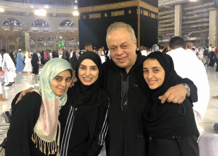 نجوم بدأوا العام الجديد في الحرم المكي
