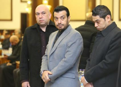 إيهاب توفيق يتلقى العزاء