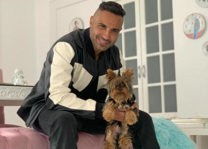 أحمد فهمي وكلبته زيزي