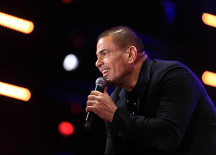 عمرو دياب في مسرح المنارة