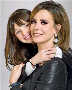 إيمان العاصي وابنتها