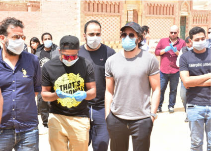 هشام ماجد وأوس أوس من جنازة والدة معتز التوني