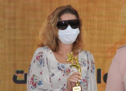 تكريم يسرا من قبل وزيرة التضامن