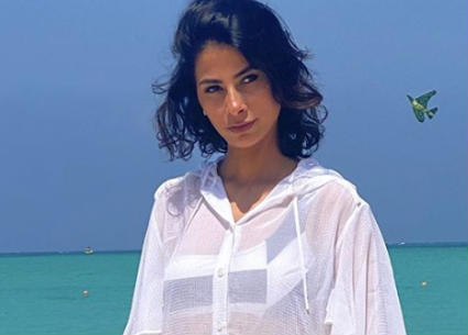 روبي على شاطئ البحر