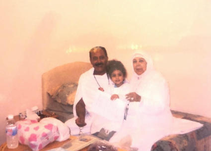 رجاء الجداوي وحسن مختار وحفيدتهما