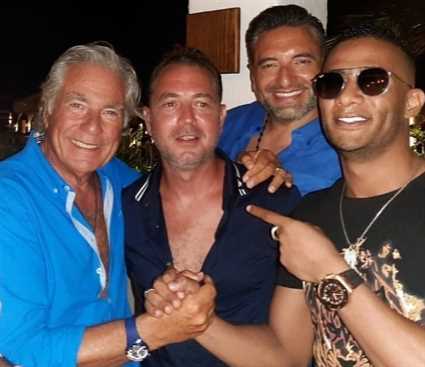 محمد رمضان ومصطفى فهمي وأصدقاء