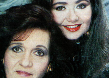 ليلى علوي ووالدتها