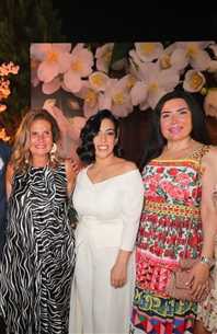 يسرا وعبير صبري مع العروس