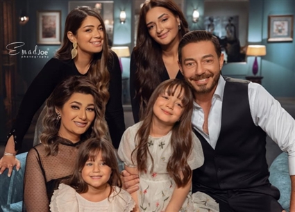 أحمد زاهر وأسرته مع إسعاد يونس