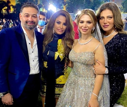 ريهام حجاج وخيرية مع العروسين
