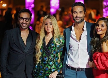 أحمد وكريم فهمي وزوجتيهما