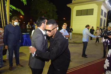 محمد رمضان في عزاء محمود ياسين