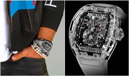 تامر حسني وساعته المميزة 