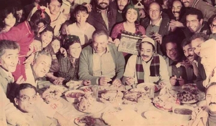 محمد خان مع فريق فيلم &quot;خرج ولم يعد&quot; 