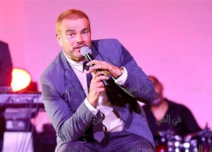 5 مشاهد من حفل عمرو دياب في الجونة .. الهضبة يتألق ويداعب جمهور بـ"الكحول"
