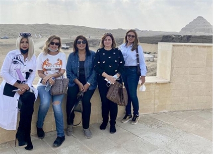 صورة بجوار هرم سقارة المدرج