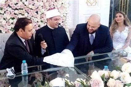 صورة من عقد قران ميار الغيطي