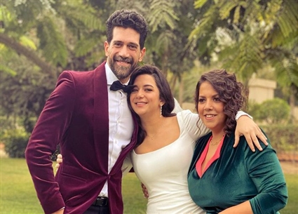 أحمد مجدي وشقيقتيه