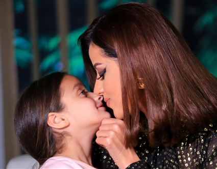 رضوى الشربيني وابنتها