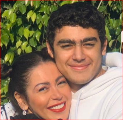 لقاء الخميسي وابنها 