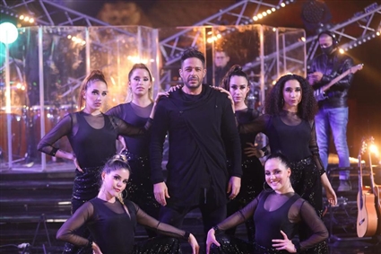 حماقي يحيي حفل رأس السنة أمام الأهرامات 