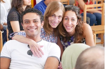 آسر ياسين وزوجته وحماته