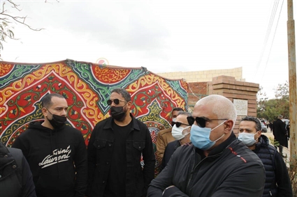 أمير كرارة في جنازة محمد الصغير