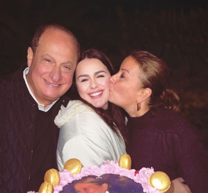 هنادي مهنا مع والدها ووالدتها