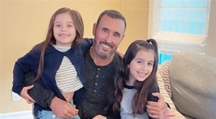 كاظم الساهر مع حفيدتيه