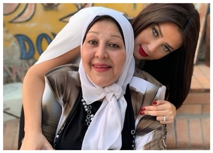 رضوى الشربيني ووالدتها