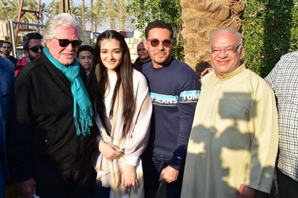 صلاح عبد الله وأحمد زاهر وابنته ملك وحسين فهمي