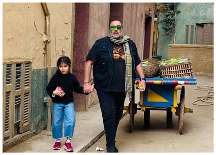 سامح عبد العزيز وابنته طيبة