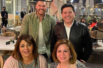 افتتاح سلسلة مطاعم نجل هاني شاكر