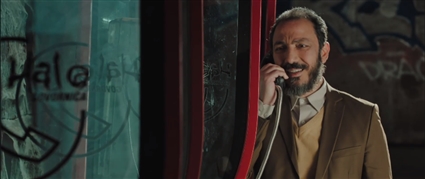 الشيخ رمزي ( طارق لطفي ) يتصل بمنال ( حنان مطاوع ) حبه القديم، ويسعد لسماعه خبر عدم زواجها حتى الآن