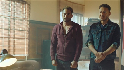 يكشف وكيل النيابة أن مصلحة الجوازات أكدت أن زاهي العتال متواجد في لندن منذ شهرين، وهو ما يعني عدم صحة اتهام سفينة وسرية له بقتل عم حكم.