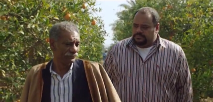 بدر ( سيد رجب ) يصطحب حازم ( محمد ممدوح ) في جولة بمزرعته 