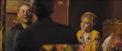 طارق ( فتحي عبد الوهاب) يتذكر حياته السابقة في مصر ومناقشاته مع طليقته التي انتهت بالانفصال