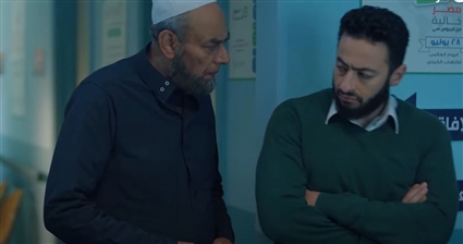 يبلغ صابر والده الشيخ سلام بأنه قام بالتخلص من كتب تسخير الجن في الترعة