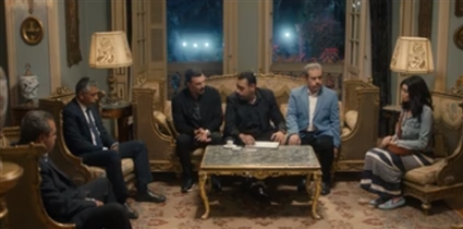 قبل توقيع &quot;يوسف&quot; على أوراق الطلاق طلب من &quot;فريدة&quot; أن يتحدث معها
