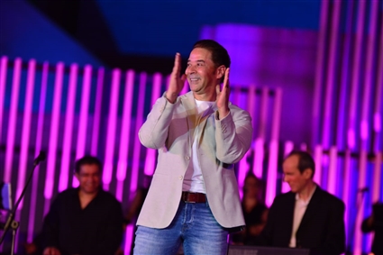 مدحت صالح يُطرب جمهوره في سهرة رمضانية بالأوبرا