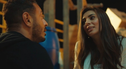 يحاول سفينة العثور على مكان مناسب لإخفاء روان.