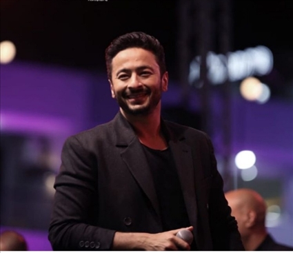 حمادة هلال يتألق في حفل مرسى مطروح