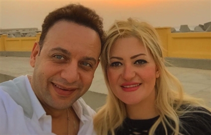 مصطفى قمر وزوجته