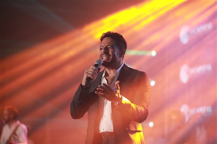 حماقي يُشعل ثان سهراته الصيفية وسط تفاعل جماهيري ضخم