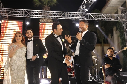 محمد حماقي يتألق بحفل زفاف ابن مصطفى قمر 