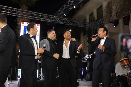 محمد حماقي يتألق بحفل زفاف ابن مصطفى قمر 