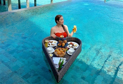 نسرين طافش في المالديف 